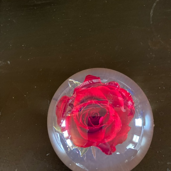 Vintage Tarax infinity red rosé paperweight - Picture 4 of 12